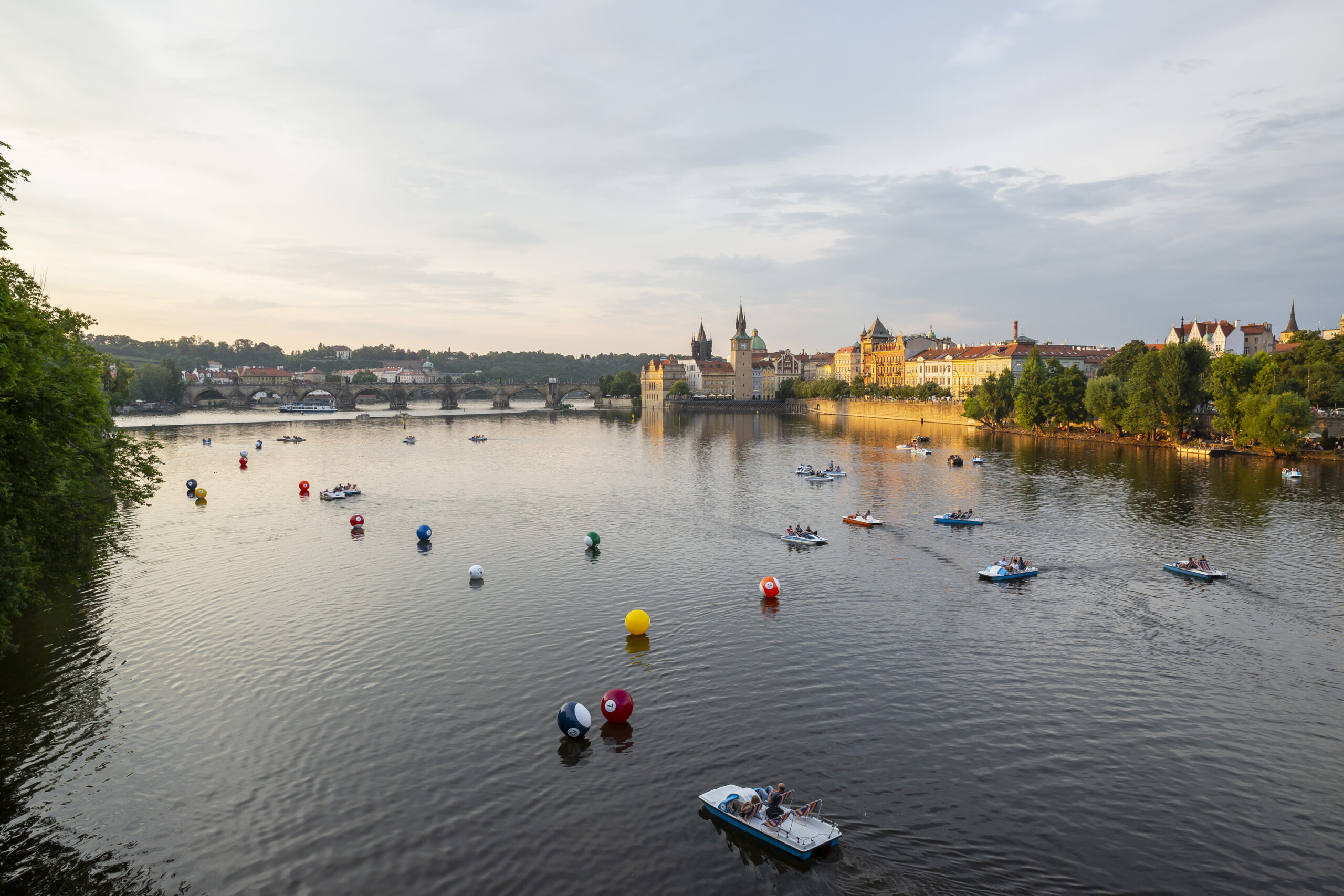 Biliárd a Moldván – a River-pool Prágában