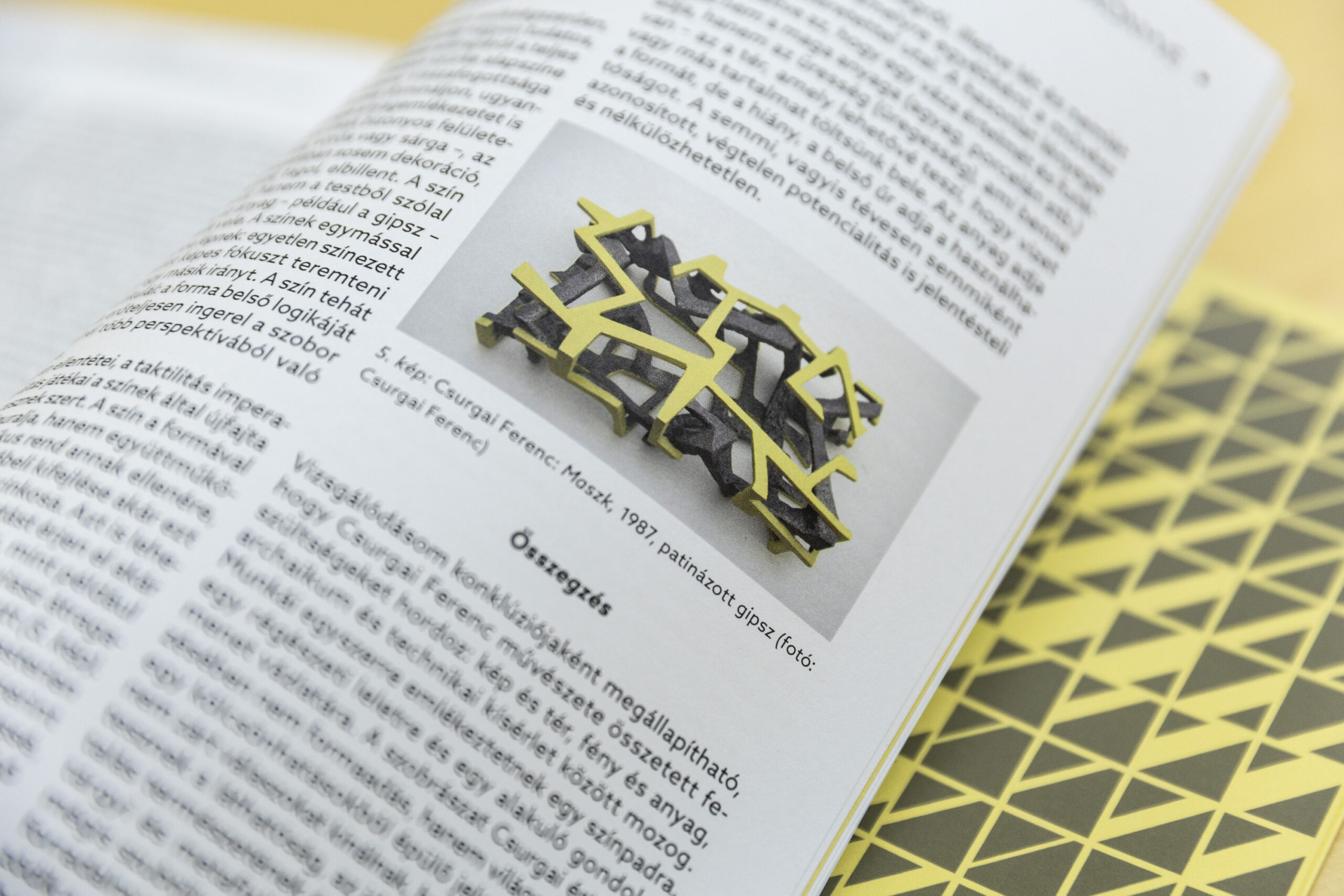 Kiemelt kép a Kozák Zsuzsanna: A behatárolható és a határtalan szobrászata című publikációhoz