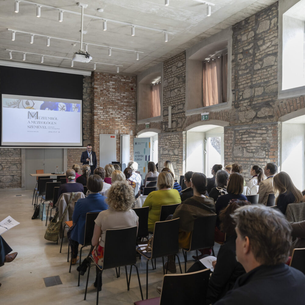 Kiemelt kép a Beszámoló: Múzeumról a muzeológus szemével című kiállításhoz